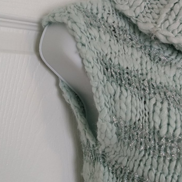 NWT Bebe Sparkly sleeveless cowl neck sweater M Creme White - Picture 6 of 7